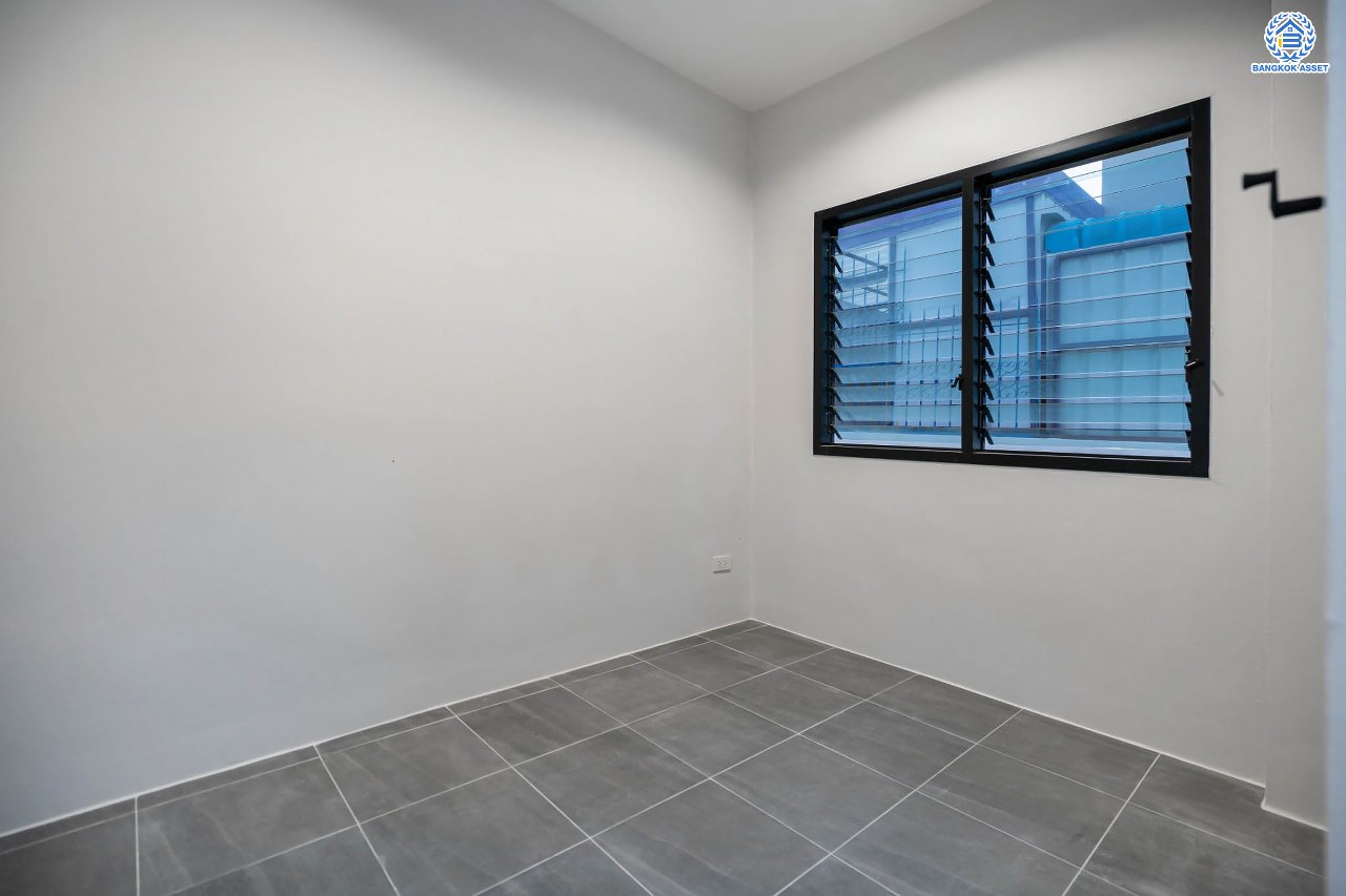 บ้านมือสองตกแต่งใหม่ แบรนด์ LH โครงการ ชัยพฤกษ์ วัดลาดปลาดุก ตอบโจทย์ทุกการอยู่อาศัย เนื้อที่ 106 ตร.ว. พื้นที่ใช้สอยมากถึง 225.5 ตร.ม. ฟังก์ชัน 3 ห้องนอน 4 ห้องน้ำ 1 ห้องแม่บ้าน จอดรถได้ 2 คัน บนทำเลดีที่สุด! ใกล้เซ็นทรัลเวสต์เกต ทางด่วน "กาญจนาภิเษก" และรถไฟฟ้าสายสีม่วง "สถานีคลองบางไผ่"